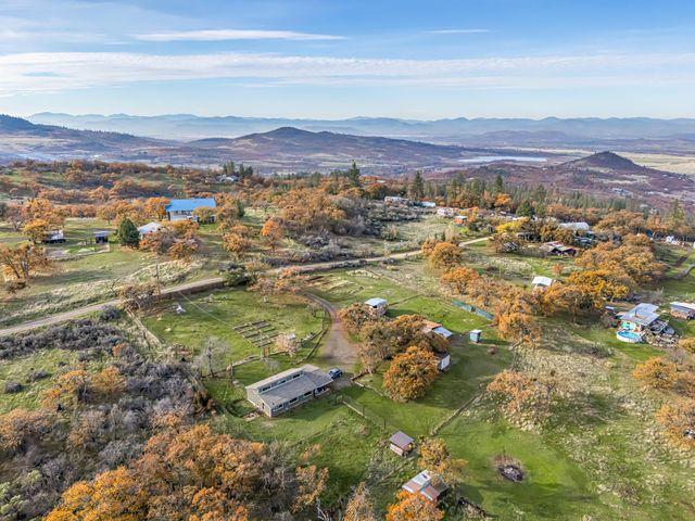 6536 Shadow Glen Drive, Eagle Point, OR 97524