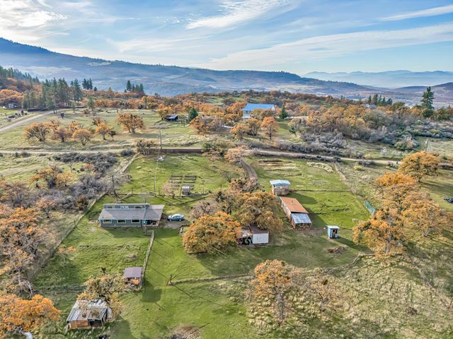6536 Shadow Glen Drive, Eagle Point, OR 97524