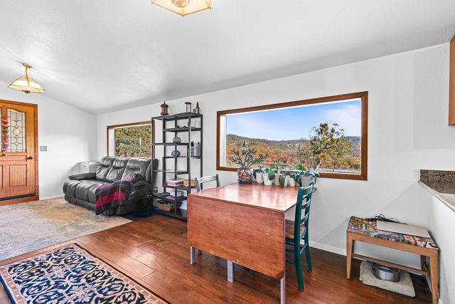 6536 Shadow Glen Drive, Eagle Point, OR 97524