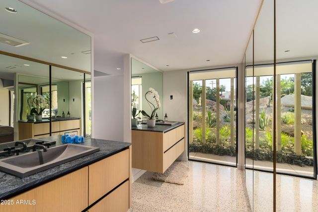 5311 E MITCHELL Drive, Phoenix, AZ 85018