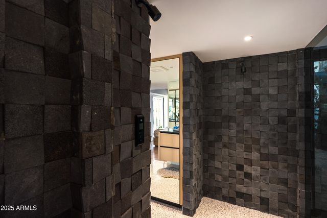 5311 E MITCHELL Drive, Phoenix, AZ 85018