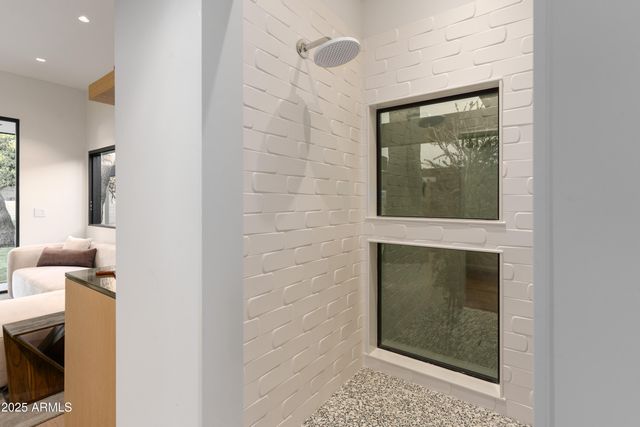 5311 E MITCHELL Drive, Phoenix, AZ 85018