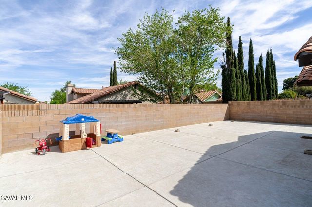 3243 E Avenue S-3, Palmdale, CA 93550