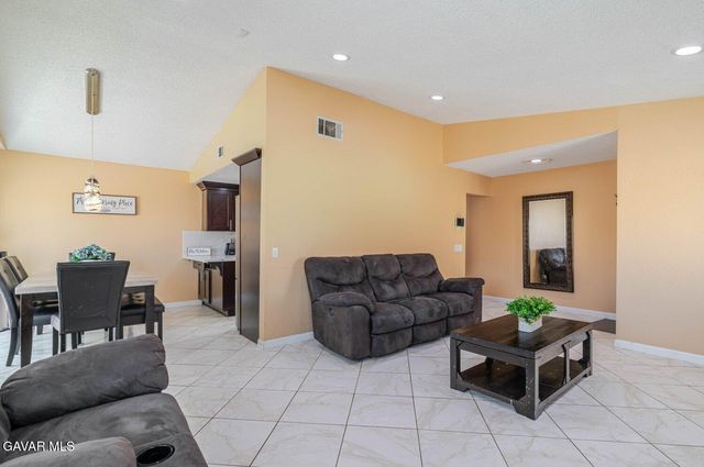 3243 E Avenue S-3, Palmdale, CA 93550