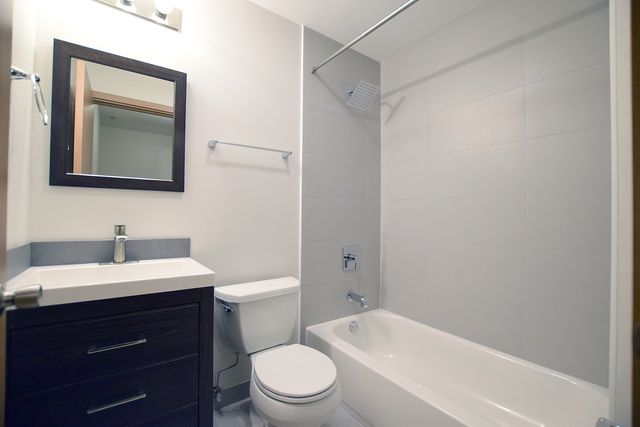 3804 W Montrose Avenue 201, Chicago, IL 60618