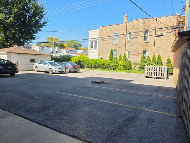 3804 W Montrose Avenue 201, Chicago, IL 60618