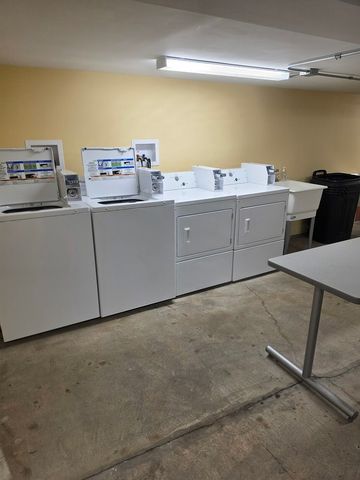 3804 W Montrose Avenue 201, Chicago, IL 60618