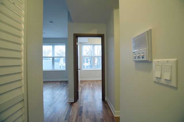3804 W Montrose Avenue 201, Chicago, IL 60618