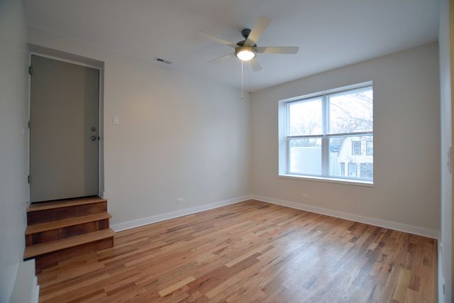 3804 W Montrose Avenue 201, Chicago, IL 60618