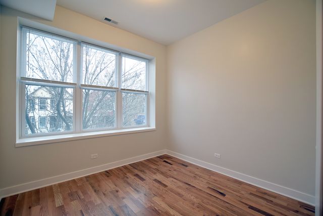 3804 W Montrose Avenue 201, Chicago, IL 60618