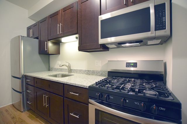 3804 W Montrose Avenue 201, Chicago, IL 60618