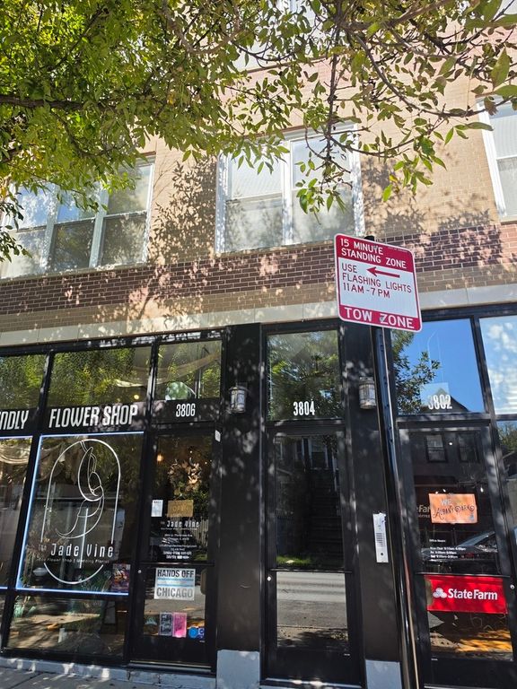3804 W Montrose Avenue 201, Chicago, IL 60618