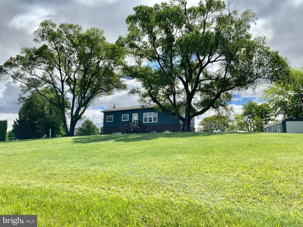 655 NEW CHESTER ROAD, New Oxford, PA 17350