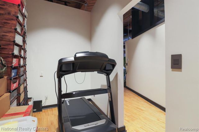 200 S River Place Drive 29, Detroit, MI 48207