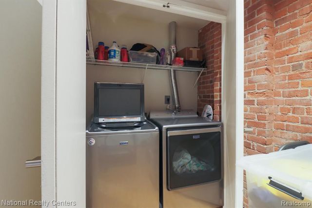 200 S River Place Drive 29, Detroit, MI 48207