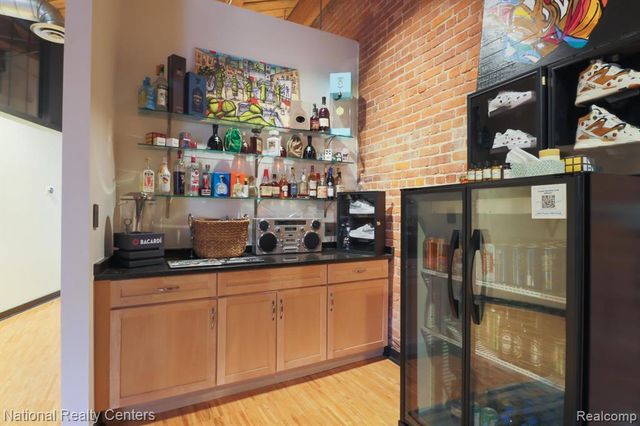 200 S River Place Drive 29, Detroit, MI 48207