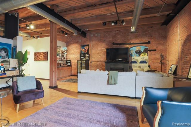 200 S River Place Drive 29, Detroit, MI 48207