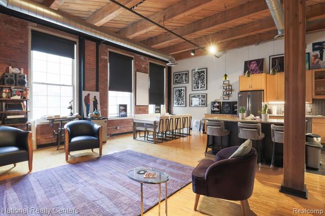 200 S River Place Drive 29, Detroit, MI 48207