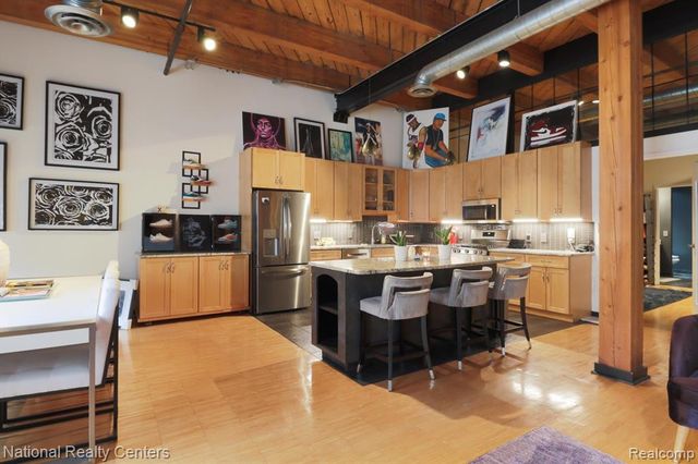 200 S River Place Drive 29, Detroit, MI 48207