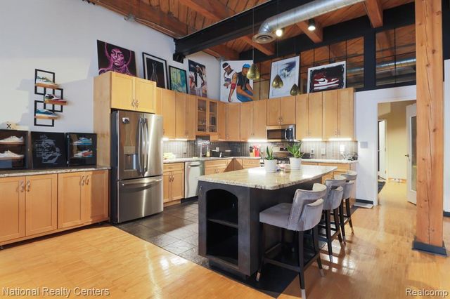 200 S River Place Drive 29, Detroit, MI 48207