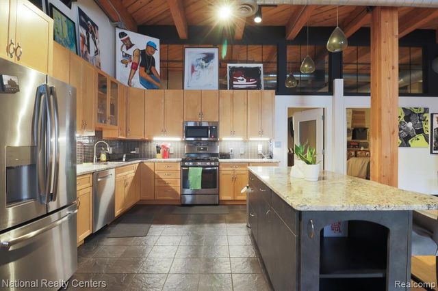 200 S River Place Drive 29, Detroit, MI 48207