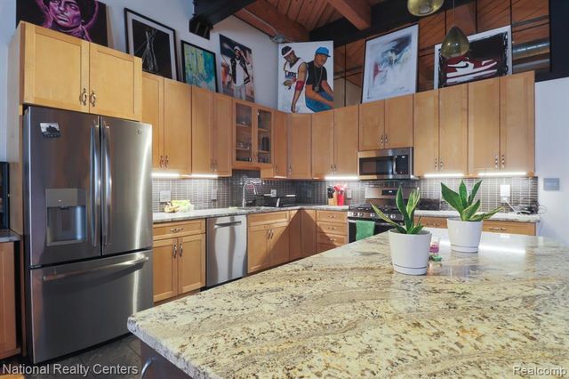 200 S River Place Drive 29, Detroit, MI 48207