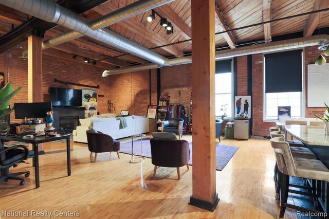 200 S River Place Drive 29, Detroit, MI 48207