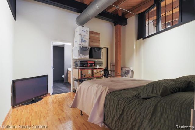 200 S River Place Drive 29, Detroit, MI 48207