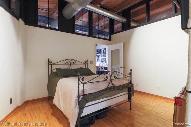 200 S River Place Drive 29, Detroit, MI 48207