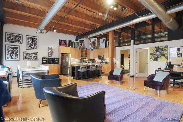 200 S River Place Drive 29, Detroit, MI 48207