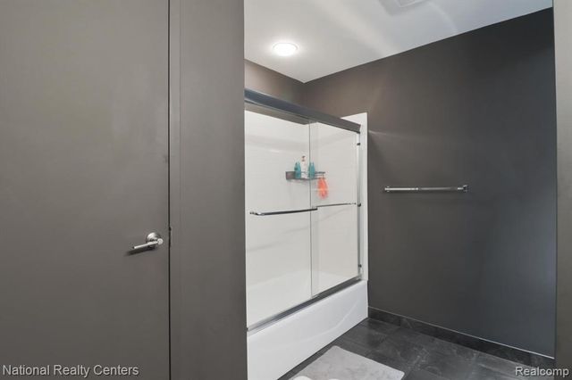 200 S River Place Drive 29, Detroit, MI 48207