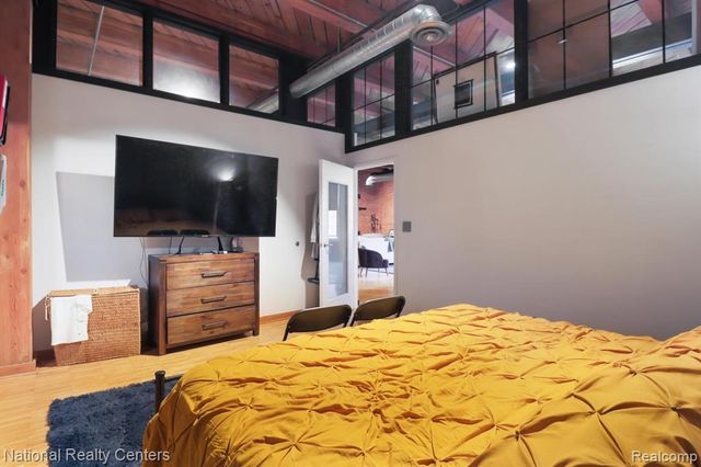 200 S River Place Drive 29, Detroit, MI 48207