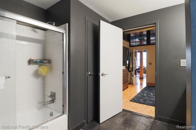 200 S River Place Drive 29, Detroit, MI 48207