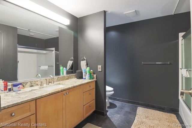 200 S River Place Drive 29, Detroit, MI 48207