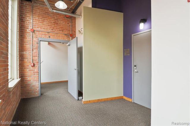 200 S River Place Drive 29, Detroit, MI 48207