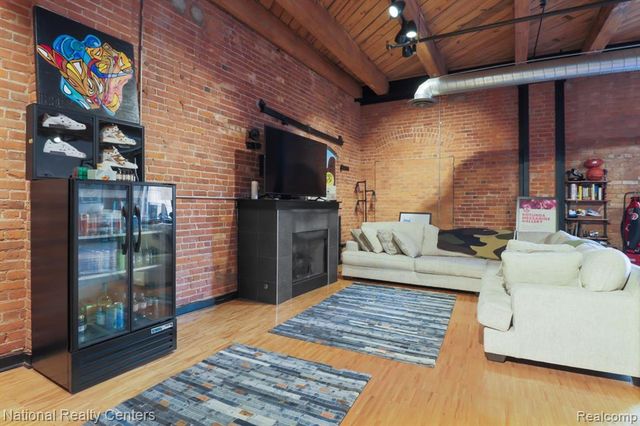 200 S River Place Drive 29, Detroit, MI 48207