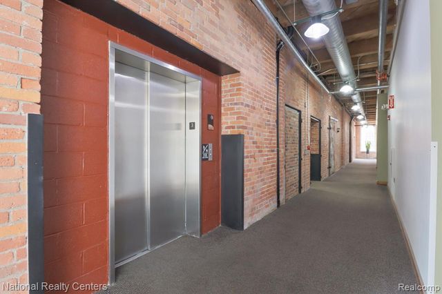 200 S River Place Drive 29, Detroit, MI 48207