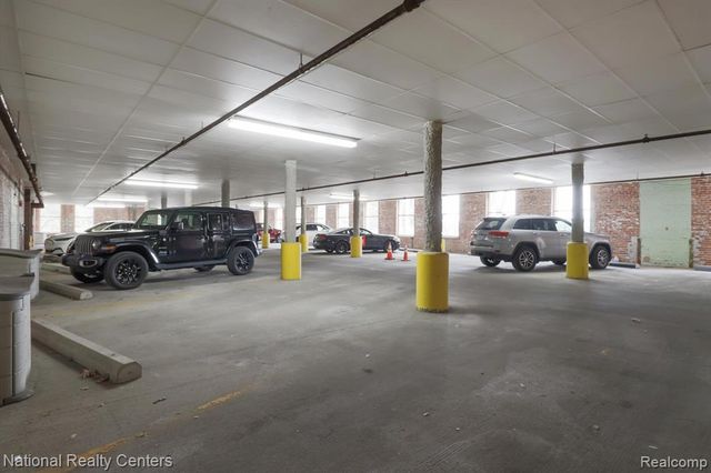 200 S River Place Drive 29, Detroit, MI 48207