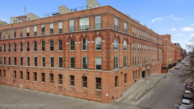 200 S River Place Drive 29, Detroit, MI 48207