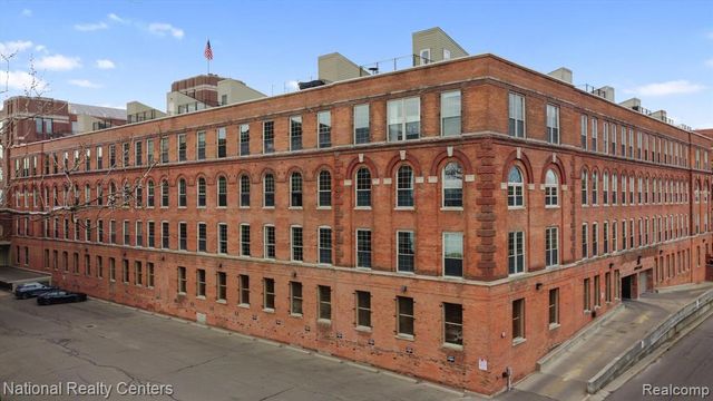 200 S River Place Drive 29, Detroit, MI 48207