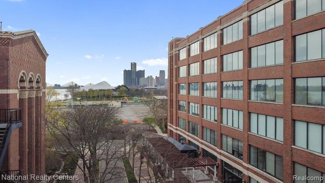 200 S River Place Drive 29, Detroit, MI 48207