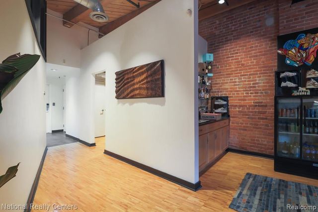 200 S River Place Drive 29, Detroit, MI 48207