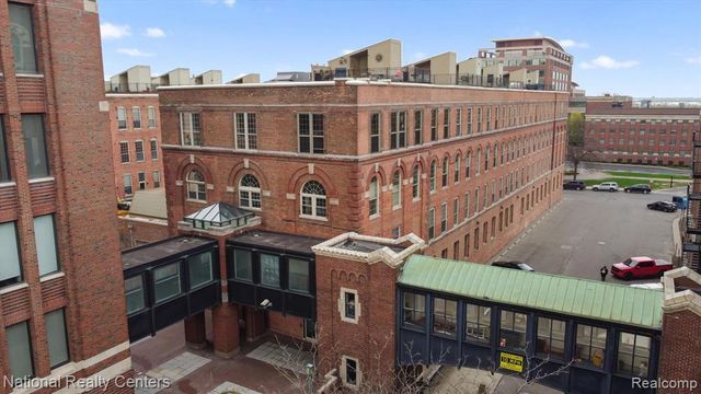 200 S River Place Drive 29, Detroit, MI 48207