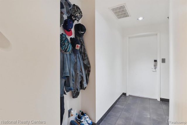 200 S River Place Drive 29, Detroit, MI 48207