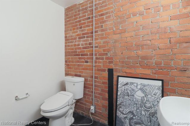 200 S River Place Drive 29, Detroit, MI 48207