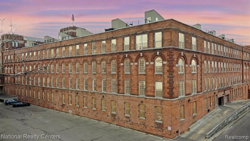 200 S River Place Drive 29, Detroit, MI 48207