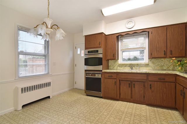 34 Deshon Avenue, Bronxville, NY 10708