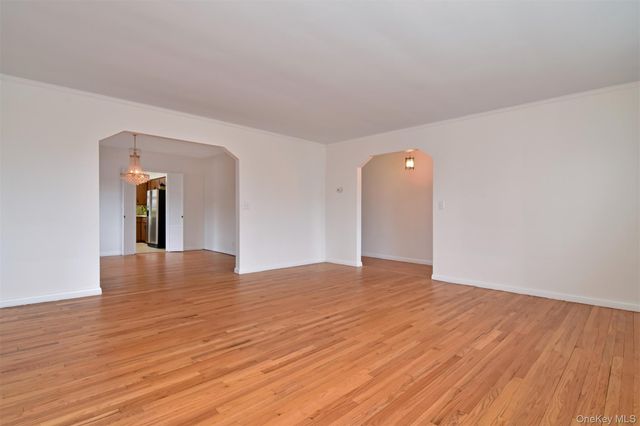 34 Deshon Avenue, Bronxville, NY 10708