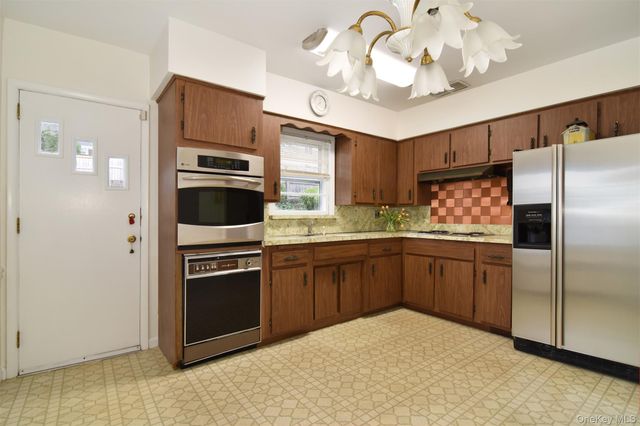 34 Deshon Avenue, Bronxville, NY 10708