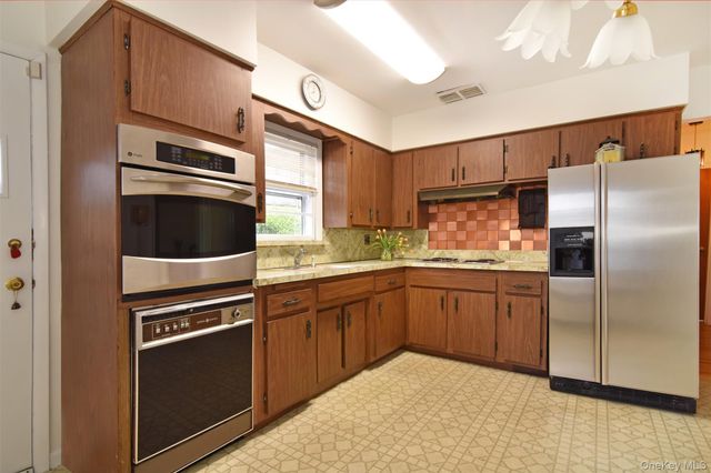 34 Deshon Avenue, Bronxville, NY 10708